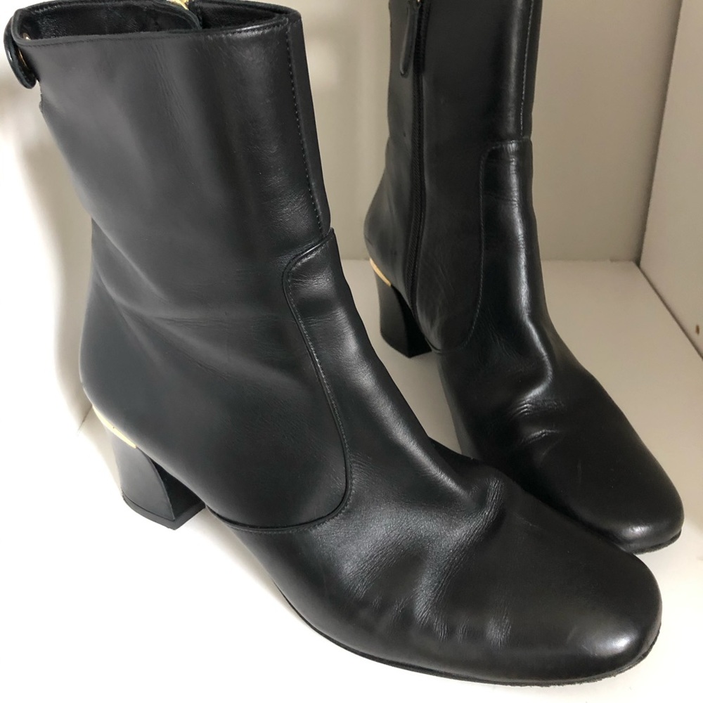 Delman black boot